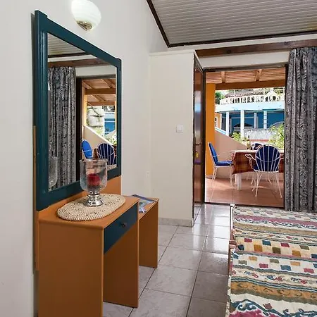 Blue Lagoon Apartment *